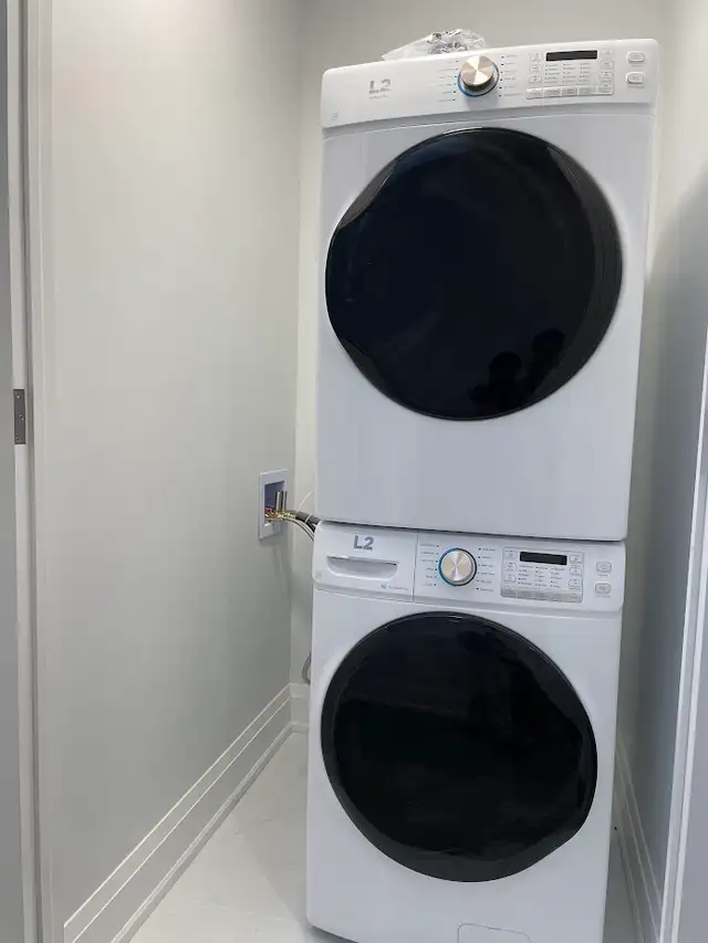 3 Bedroom 2 Washroom Lower Unit for Rent-$2599 Utilities - Photo 3