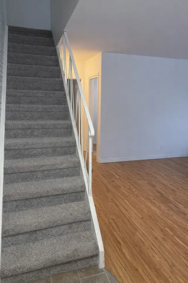 3-Bedroom Renovated Apartment Suite in St Vital Available Now - Photo 4