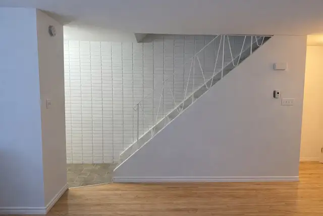 3-Bedroom Renovated Apartment Suite in St Vital Available Now - Photo 5