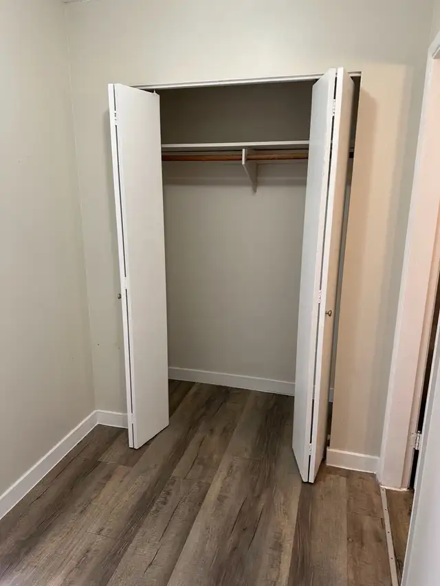 FOR RENT 1 & 2 Bd Apartment 11916 105 St Edmonton - Photo 2