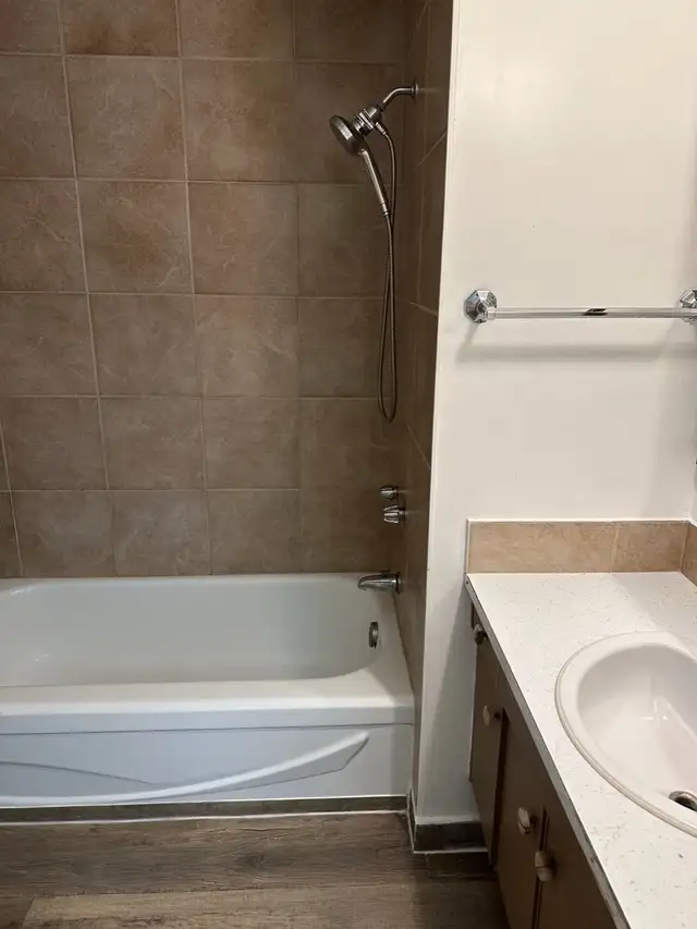 FOR RENT 1 & 2 Bd Apartment 11916 105 St Edmonton - Photo 3