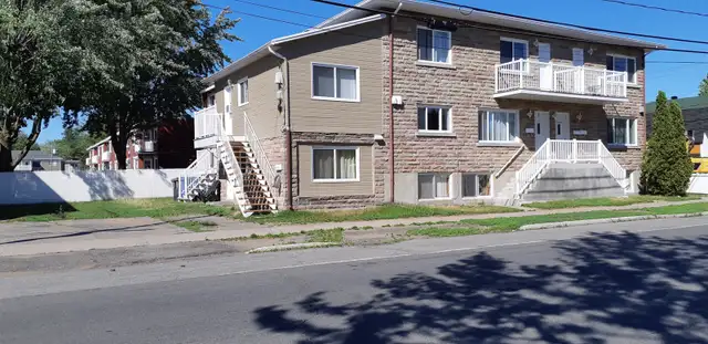 Chambres privées COLOCATION ÉTUDIANTS près CEGEP TR (Sciences) - Photo 2