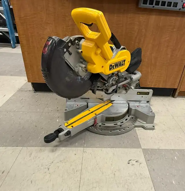 DEWALT DW717 Dual-Bevel Sliding Mitre Saw, 10-in - $449