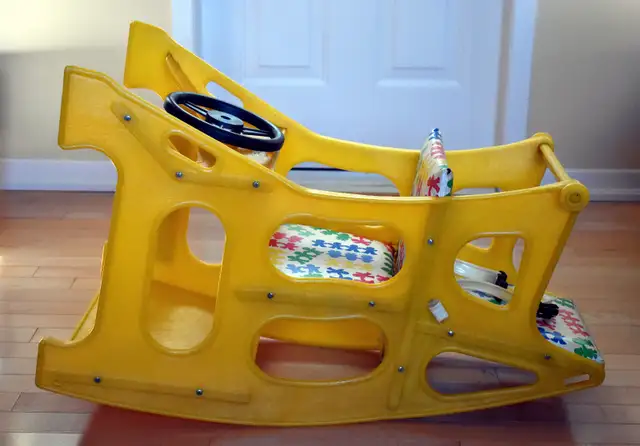 Strong, clever toy rocking car / high chair / desk for toddlers - Photo 2