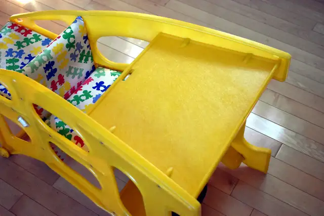 Strong, clever toy rocking car / high chair / desk for toddlers - Photo 4