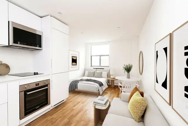 Renovated Studio, Queen and Bathurst - ID 4381 - Photo 2