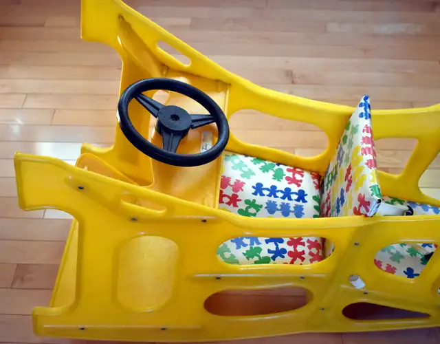 3-way desk / toy rocking car / high chair for toddlers - Photo 3