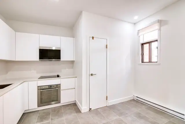 spacious 1 bedroom apartment, NDG, May 1st - ID 2490