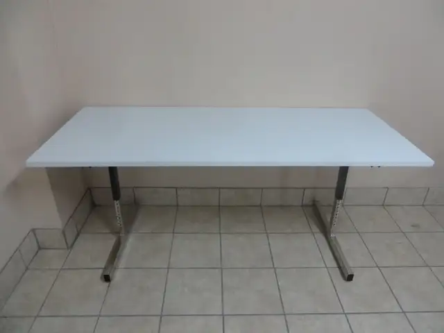 Adjustable Height Computer Table