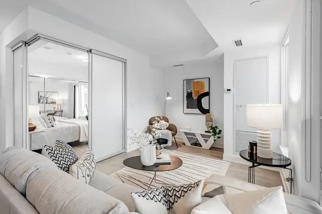 Spacious 600SF 1BR condo available May 1st 2026 Spadina/Queen W - Photo 4