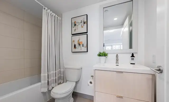 Spacious 600SF 1BR condo available May 1st 2026 Spadina/Queen W - Photo 5