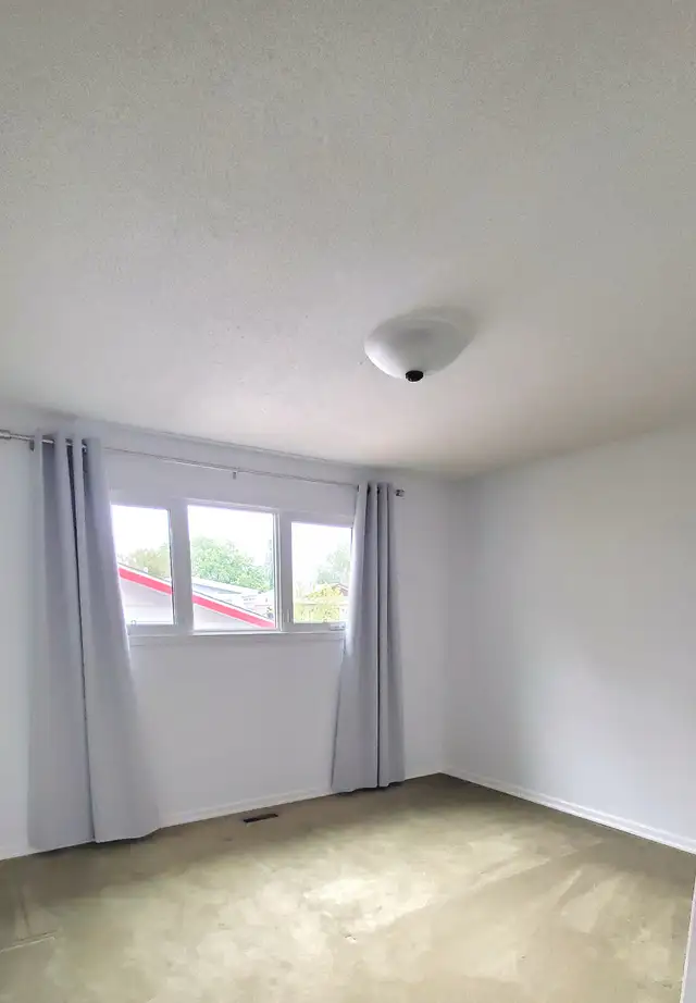 2 Bed, Full Bath, 1010 sq.ft Fully Separate Main Floor for Rent - Photo 5