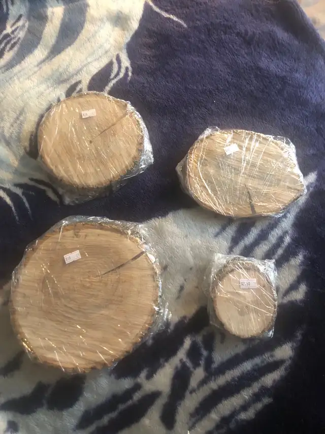 Plusieurs grosseurs de tranches de bois à vendre