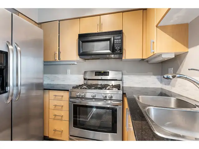 PRIVATE FURNISHED ROOMS – DOWNTOWN VANCOUVER - Photo 3