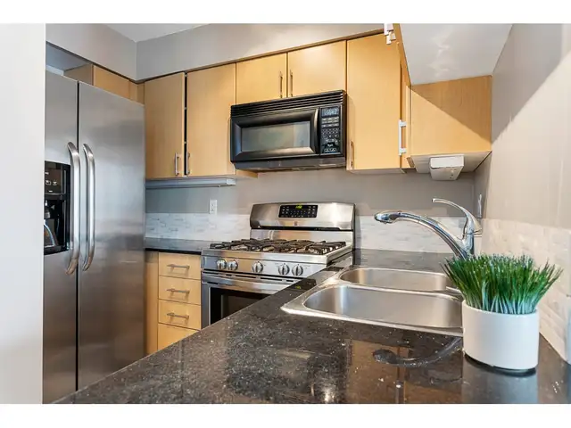 PRIVATE FURNISHED ROOMS – DOWNTOWN VANCOUVER - Photo 4