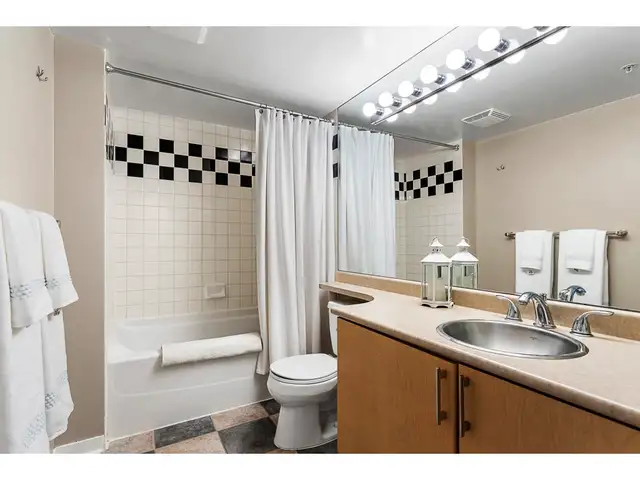 PRIVATE FURNISHED ROOMS – DOWNTOWN VANCOUVER - Photo 5