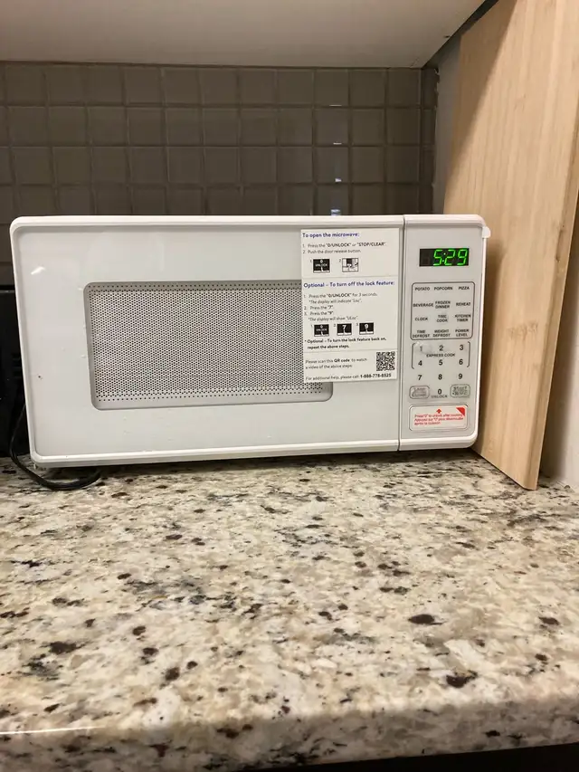 Cheap moving sale of Mainstays Microwave Oven