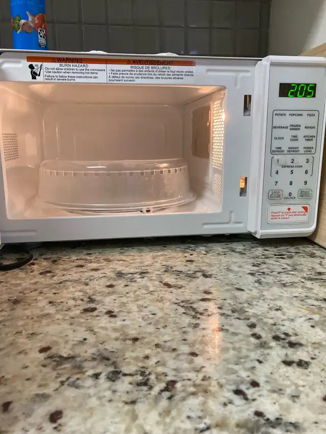 Cheap moving sale of Mainstays Microwave Oven - Photo 3