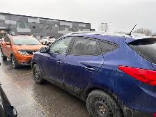 2014 Blue Hyundai - Photo 3