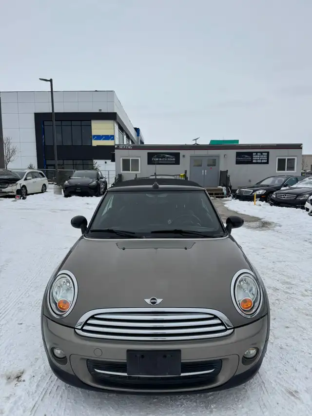 2011 MINI Cooper Convertible : No Reported Accidents, One Owner, - Photo 2