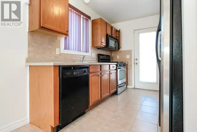Upper Level House For Rent In South Windsor - Photo 3