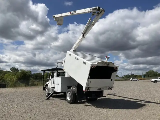 2023 Freightliner M2-106 Terex XT56 PRO Bucket Truck - Photo 4