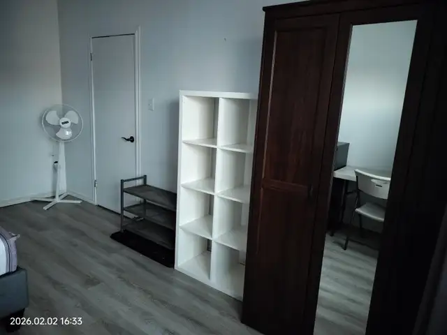 Nice room,  One min to metro Monk, All included, For female only - Photo 3