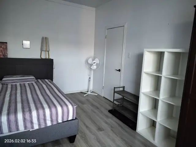 Nice room,  One min to metro Monk, All included, For female only - Photo 4