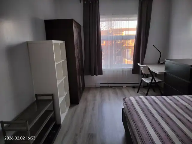 Nice room,  One min to metro Monk, All included, For female only - Photo 5