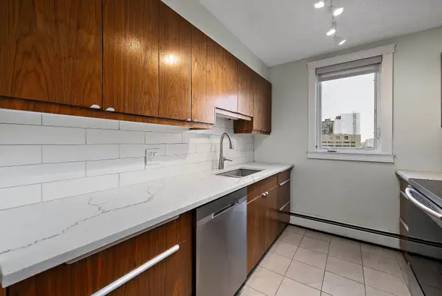 2 BedCondo in THE LEGACY FURNISHED Rogers Place View - Photo 4