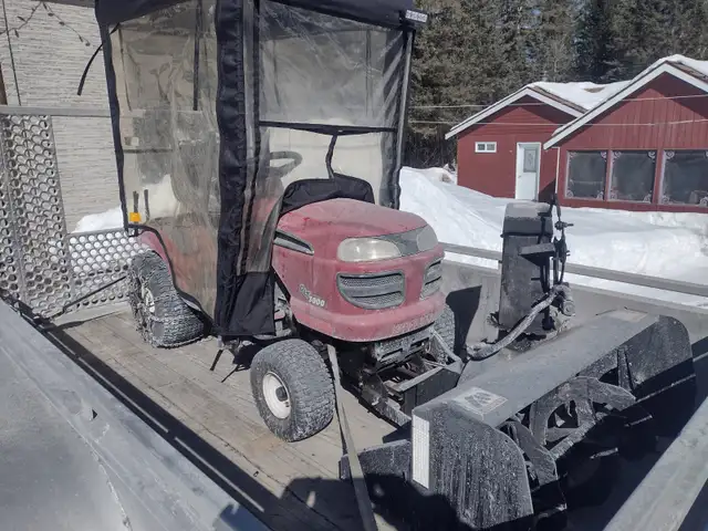 Tracteur a gazon CRAFTSMAN équiper pour servir 4 saisons