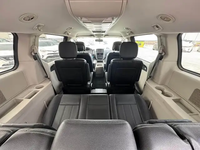 2018 Dodge Grand Caravan Crew Plus - Photo 16