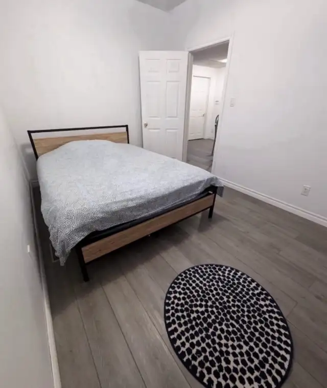 Basement Apartment private room - Photo 4