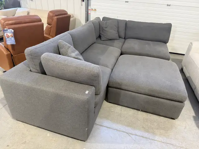 Grey 5 piece modular sectional - Photo 2