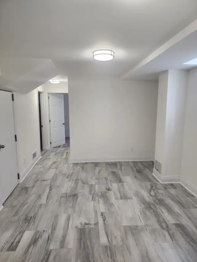 Room for rent private washroom heartland - Photo 3