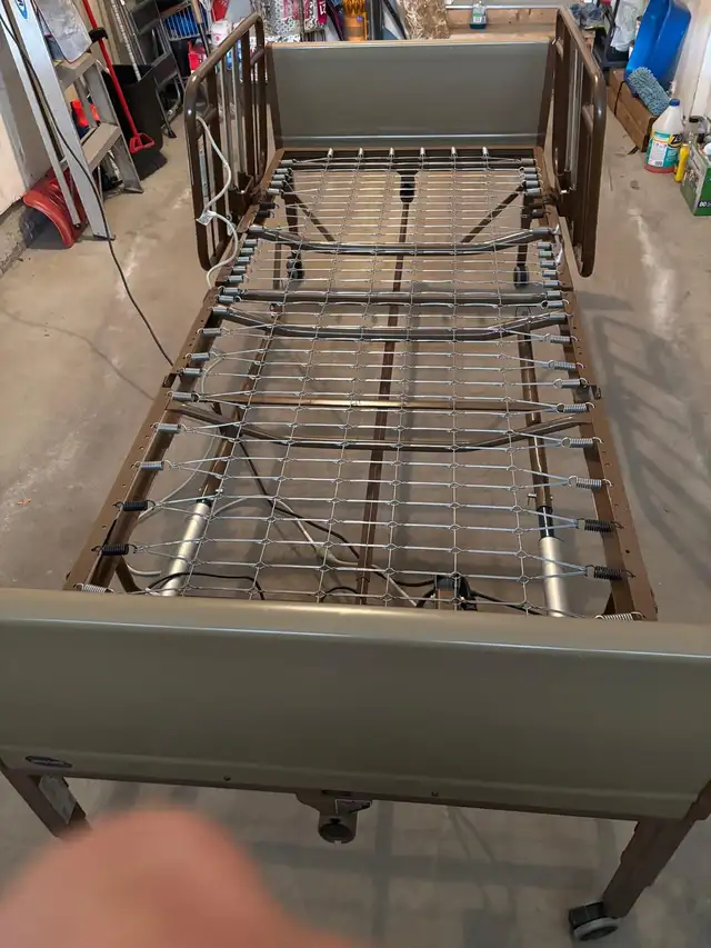 Invacare fully electric Hospital bed with side rails. - Photo 2
