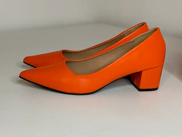 NEW Womens Orange Heels (Size 7.5)