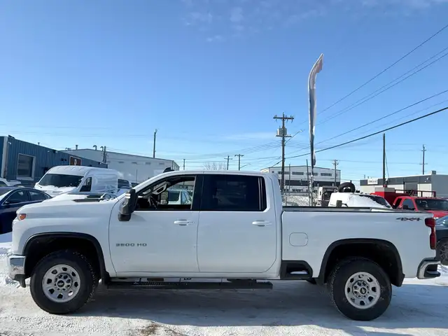 2022 Chevrolet Silverado 3500HD LT 172 - Photo 4