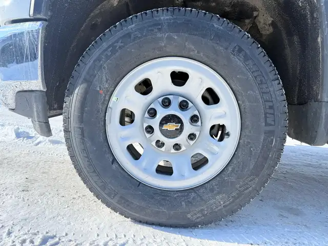 2022 Chevrolet Silverado 3500HD LT 172 - Photo 9
