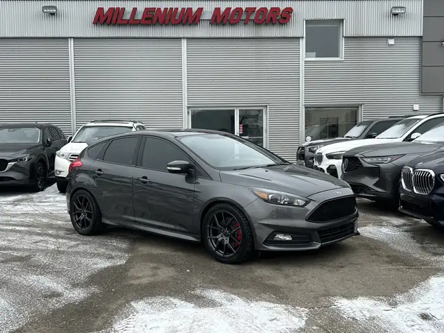 2017 Ford Focus ST 6-SPD/NAVIGATION/BACK UP CAMERA/SUNROOF/FINAN