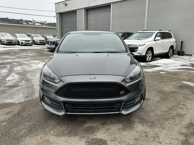 2017 Ford Focus ST 6-SPD/NAVIGATION/BACK UP CAMERA/SUNROOF/FINAN - Photo 2