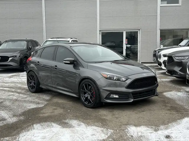 2017 Ford Focus ST 6-SPD/NAVIGATION/BACK UP CAMERA/SUNROOF/FINAN - Photo 7