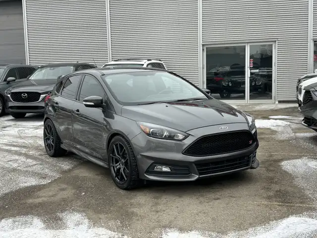 2017 Ford Focus ST 6-SPD/NAVIGATION/BACK UP CAMERA/SUNROOF/FINAN - Photo 8