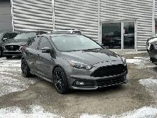 2017 Ford Focus ST 6-SPD/NAVIGATION/BACK UP CAMERA/SUNROOF/FINAN - Photo 8