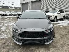 2017 Ford Focus ST 6-SPD/NAVIGATION/BACK UP CAMERA/SUNROOF/FINAN - Photo 9