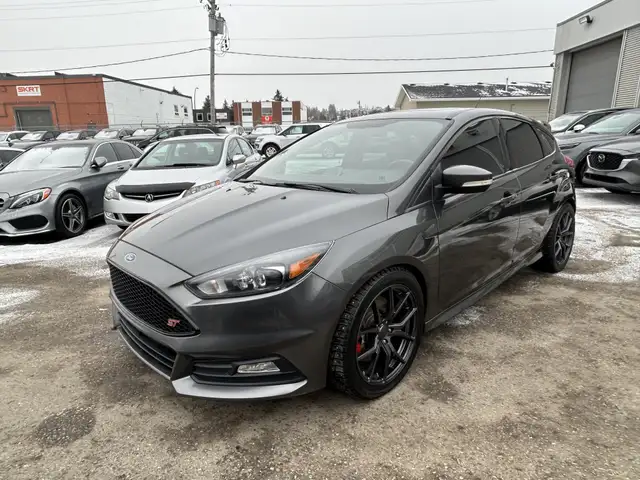 2017 Ford Focus ST 6-SPD/NAVIGATION/BACK UP CAMERA/SUNROOF/FINAN - Photo 10