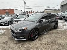 2017 Ford Focus ST 6-SPD/NAVIGATION/BACK UP CAMERA/SUNROOF/FINAN - Photo 11
