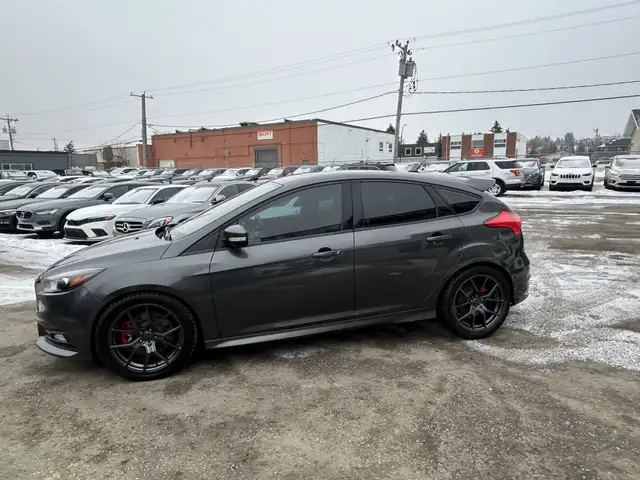 2017 Ford Focus ST 6-SPD/NAVIGATION/BACK UP CAMERA/SUNROOF/FINAN - Photo 13