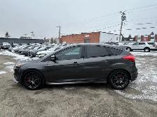 2017 Ford Focus ST 6-SPD/NAVIGATION/BACK UP CAMERA/SUNROOF/FINAN - Photo 14