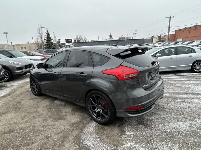 2017 Ford Focus ST 6-SPD/NAVIGATION/BACK UP CAMERA/SUNROOF/FINAN - Photo 15